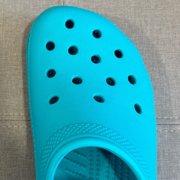(Sold) Women's Blue Classic Crocs Shoes. Size 9. - Picture 4 of 5